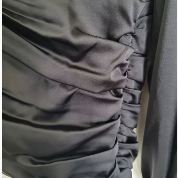 Bar III woman's black low V-cut blouse, Size 10. Front ruching with long sleeves - Picture 4 of 5